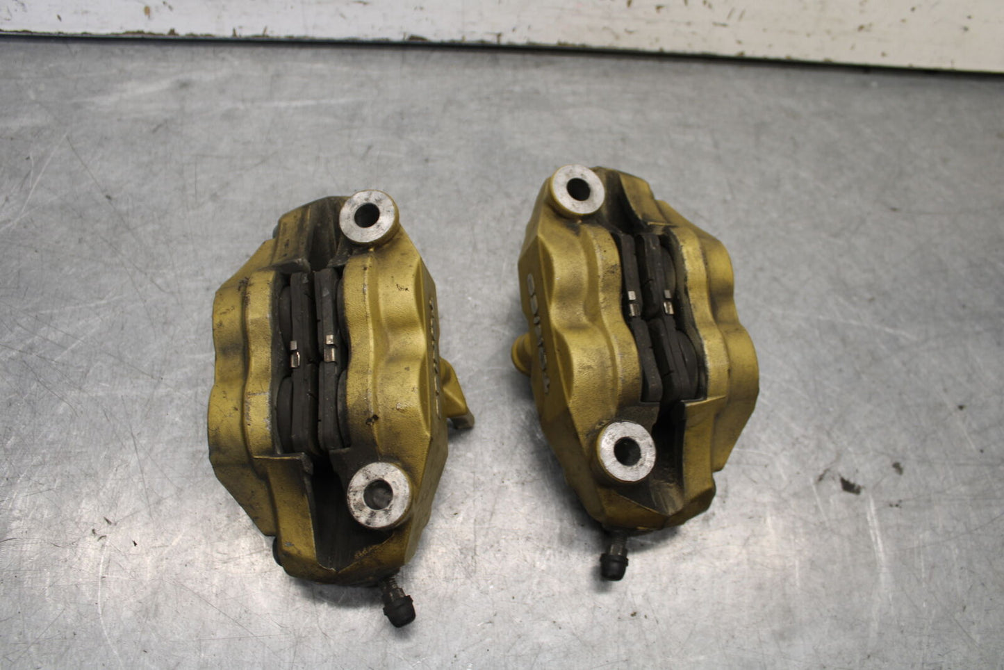 04-05 SUZUKI GSXR600 RIGHT LEFT FRONT BRAKE CALIPER SET PAIR CALIPERS BB658