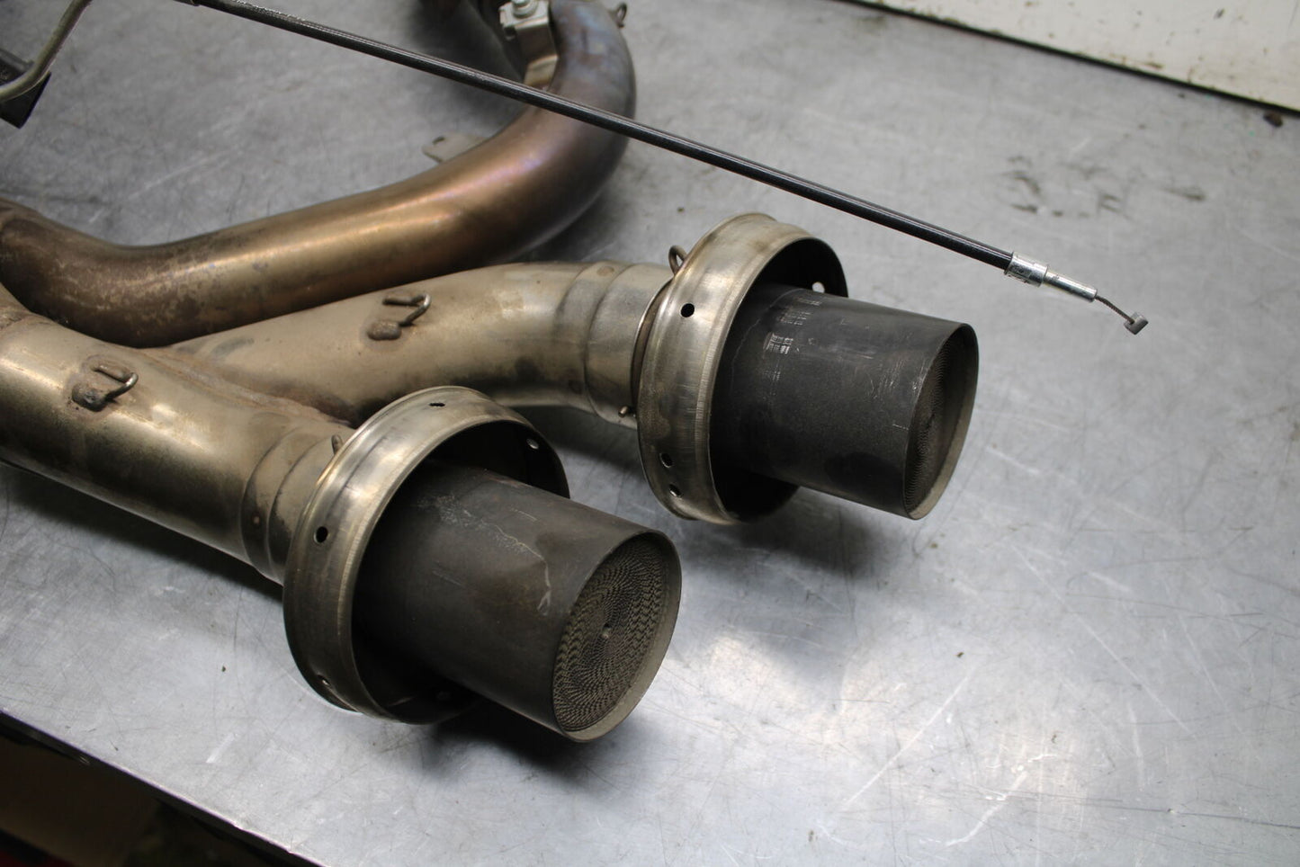 09-11 DUCATI STREETFIGHTER 1098 FULL EXHAUST SYSTEM HEADERS PIPE MUFFLER BB705
