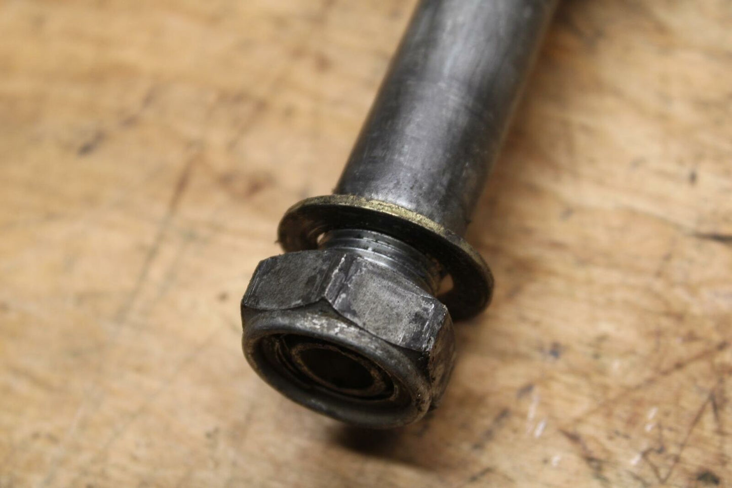 98-05 HONDA SUPER HAWK 1000 VTR1000F REAR AXLE BACK WHEEL PIVOT BOLT AXEL BB341