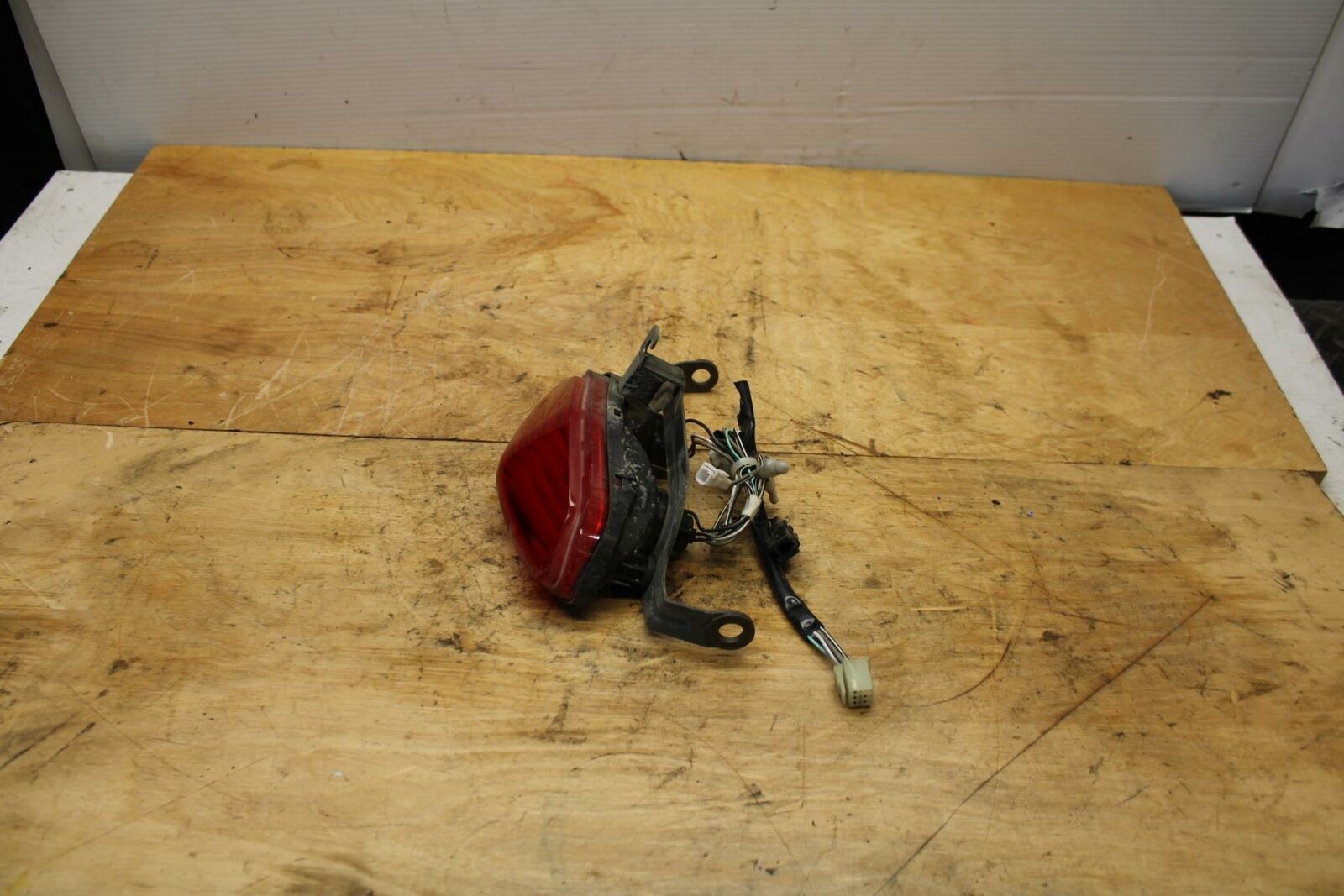 02-03 SUZUKI VSTROM 1000 REAR TAIL TAILLIGHT BACK BRAKE LIGHT