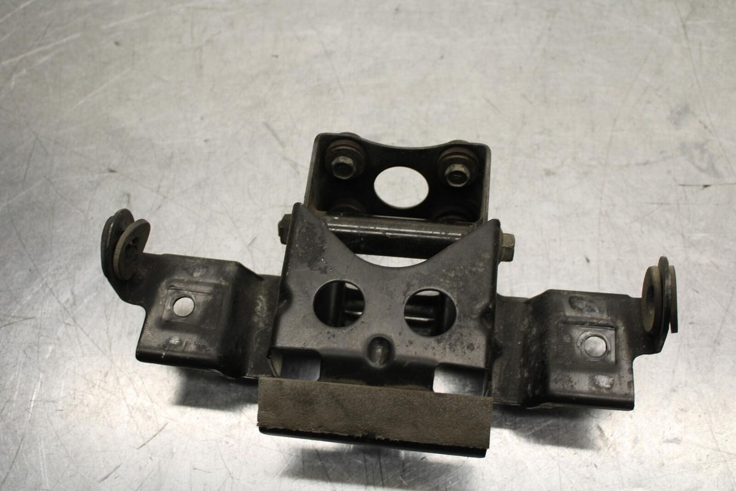 1999 Suzuki GSXR600 REAR BACK TAIL LIGHT MOUNT BRACKET BB580