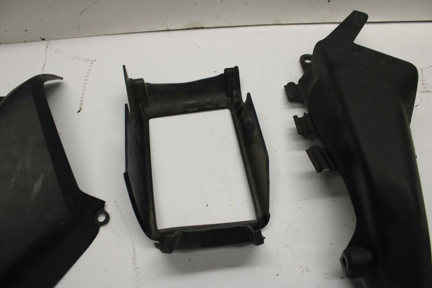 12 DUCATI MONSTER 796 OIL COOLER GRILL GUARD SHROUD BB276