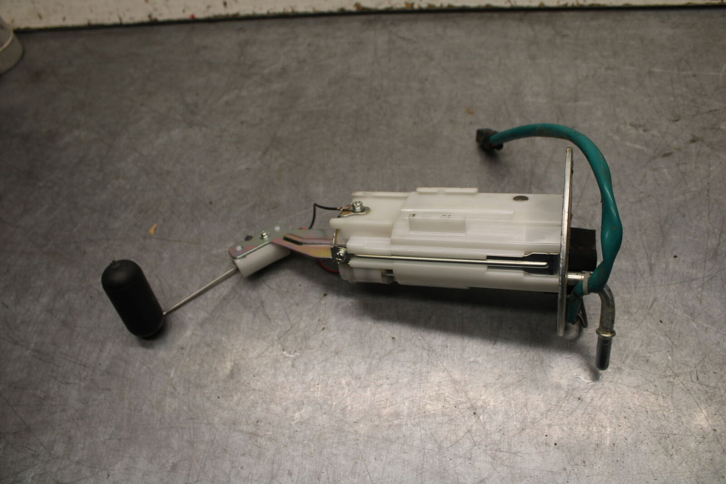 24-25 KAWASAKI NINJA ZX6R FUEL PUMP GAS PETROL SENDER UNIT BB726