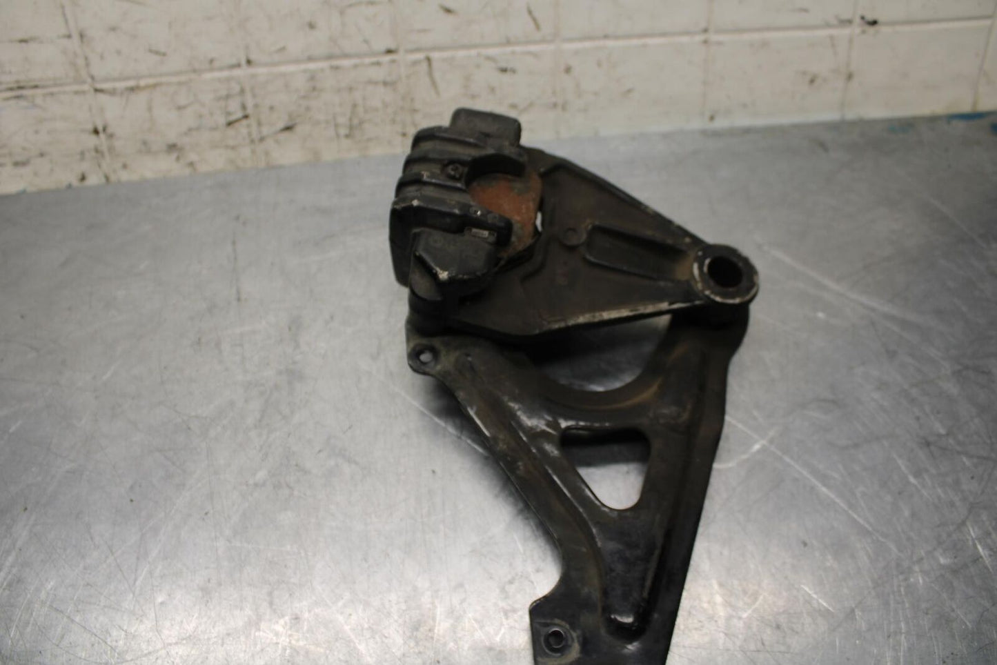 1979 Yamaha XS1100 REAR BACK BRAKE CALIPER W MOUNT BRACKET BB572