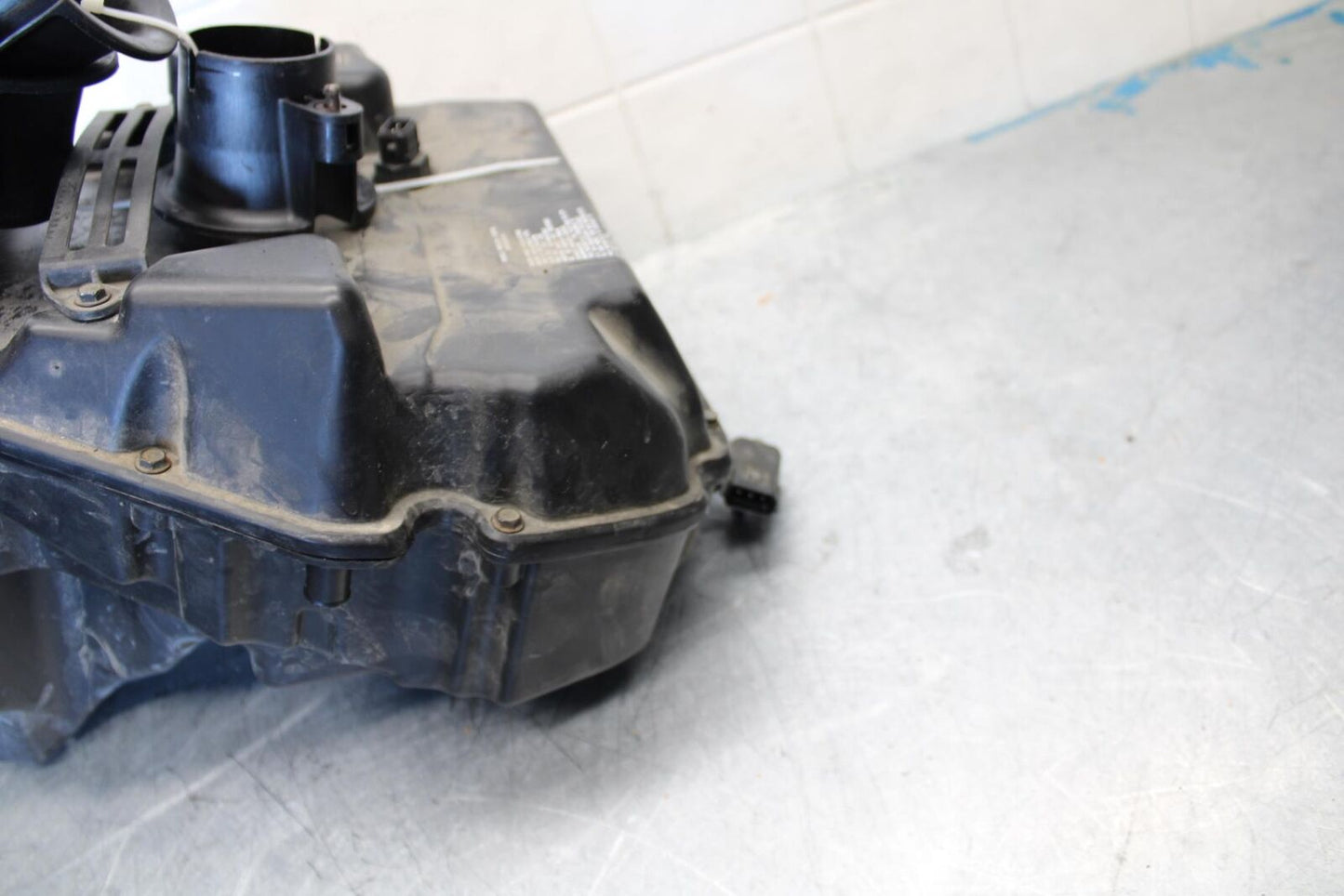 2006 Triumph Daytona 675 Triple AIRBOX AIR INTAKE FILTER BOX BB434