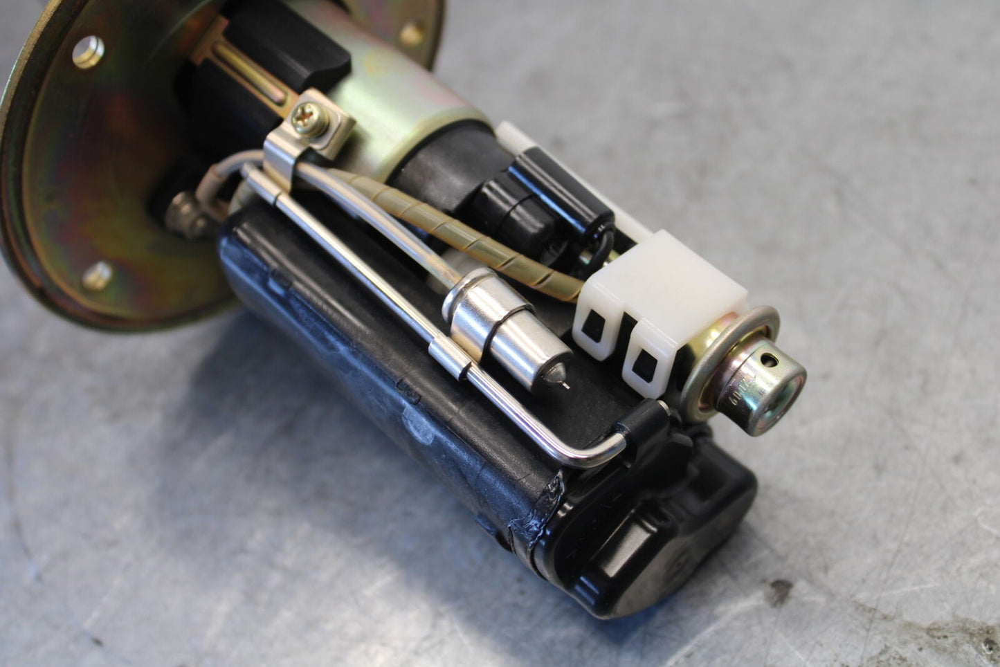 03-07 SUZUKI SV1000S FUEL PUMP GAS PETROL SENDER UNIT 15100-35F30 BB657
