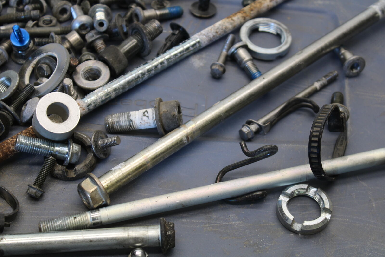 03-07 SUZUKI SV1000S ENGINE MOUNTING BOLTS HARDWARE SCREWS BB657