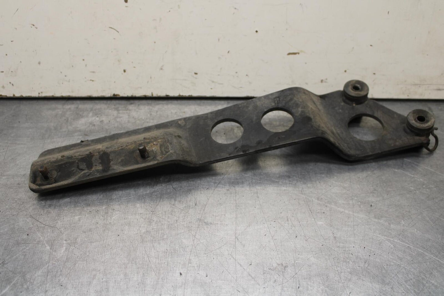 97-03 HONDA SHADOW ACE 750 VT750C MUFFLER EXHAUST PIPE BRACKET MOUNT BB618