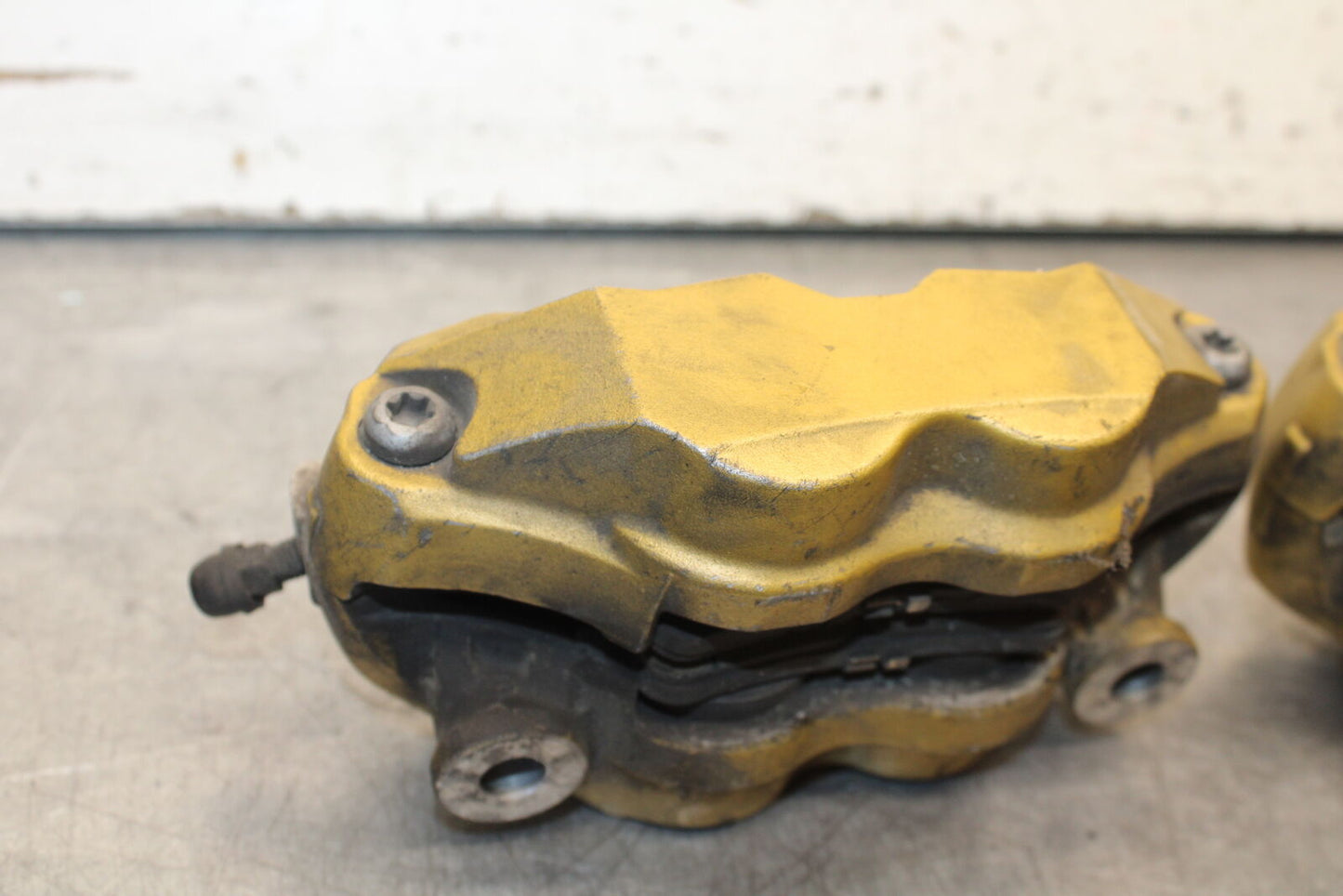 04-05 SUZUKI GSXR600 RIGHT LEFT FRONT BRAKE CALIPER SET PAIR CALIPERS BB658
