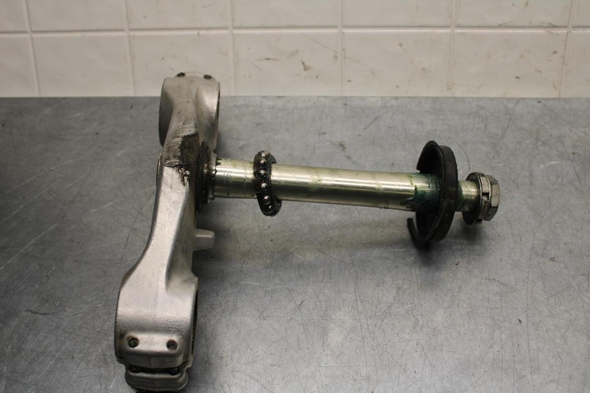 1999 Suzuki GSXR600 FRONT FORKS CLAMP LOWER TRIPLE TREE STEM 51410-34E00 BB580