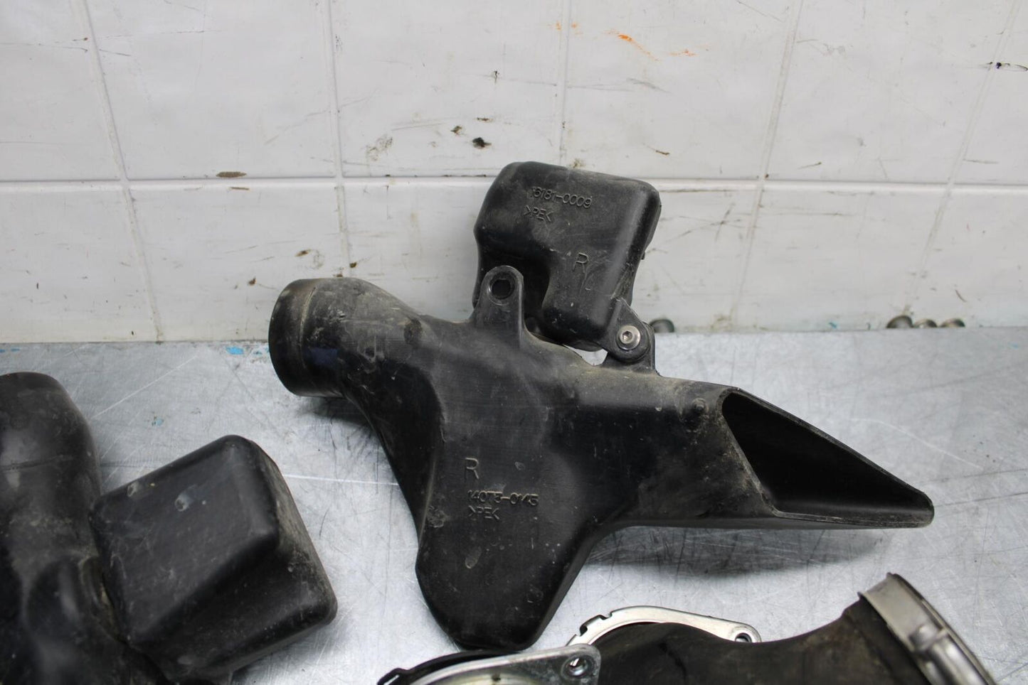 07-08 KAWASAKI CONCOURS 1400 ABS RIGHT LEFT AIR INTAKE DUCTS BB449