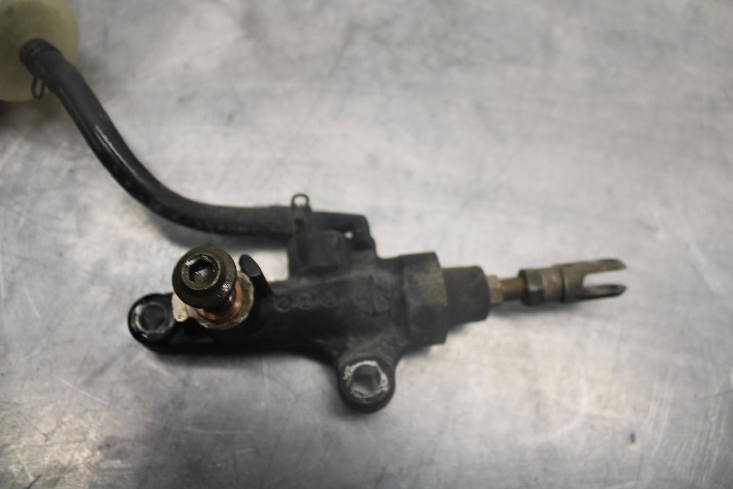 05 YAMAHA YZF R6S REAR BREMBO BRAKE MASTER CYLINDER W RESERVOIR BB462