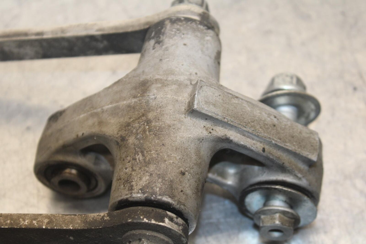 04-05 SUZUKI GSXR750 REAR DOGBONE SHOCK LINKAGE LINK 62600-35880 BB81