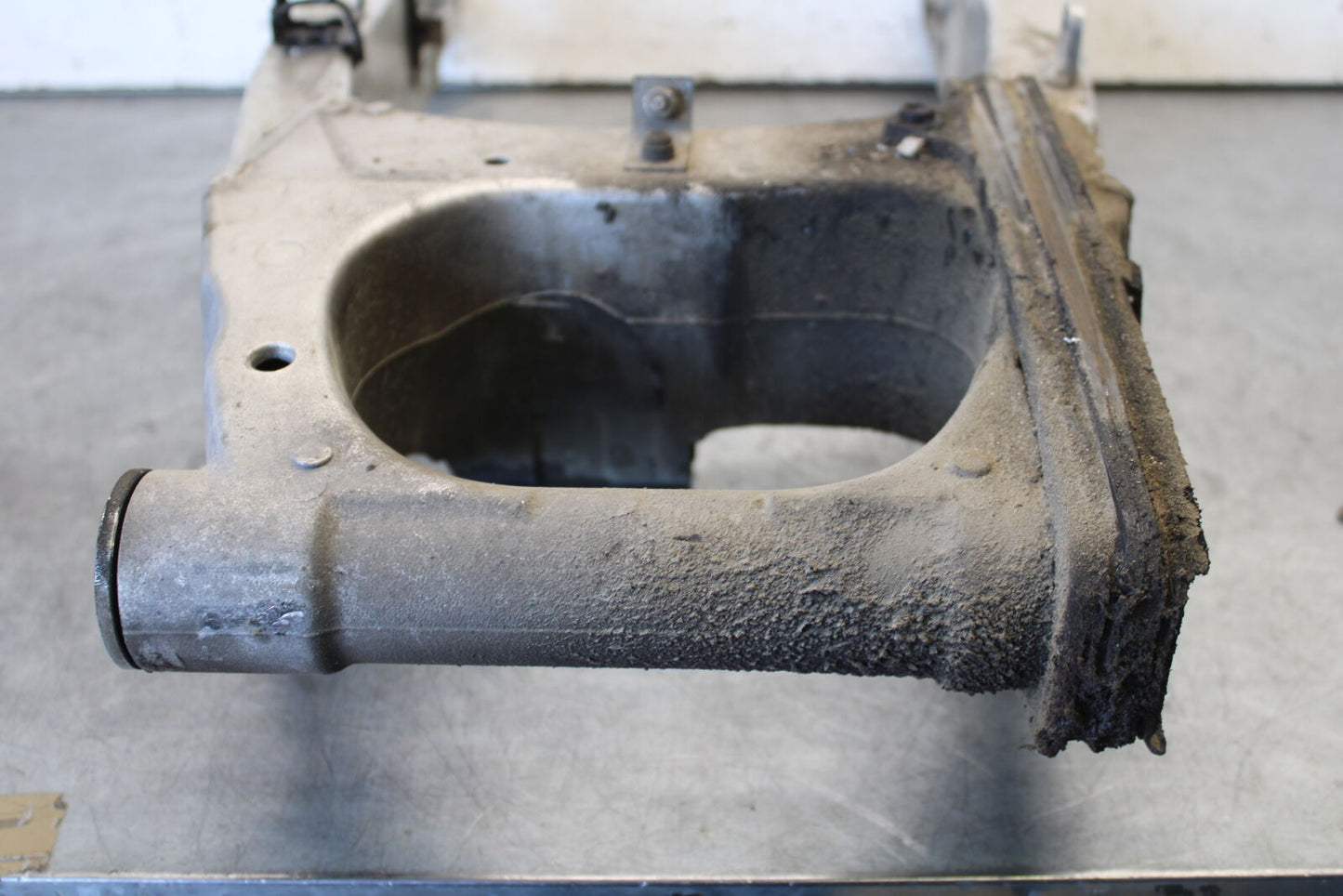 03-07 SUZUKI SV1000S REAR SWINGARM BACK SUSPENSION SWING ARM BB657