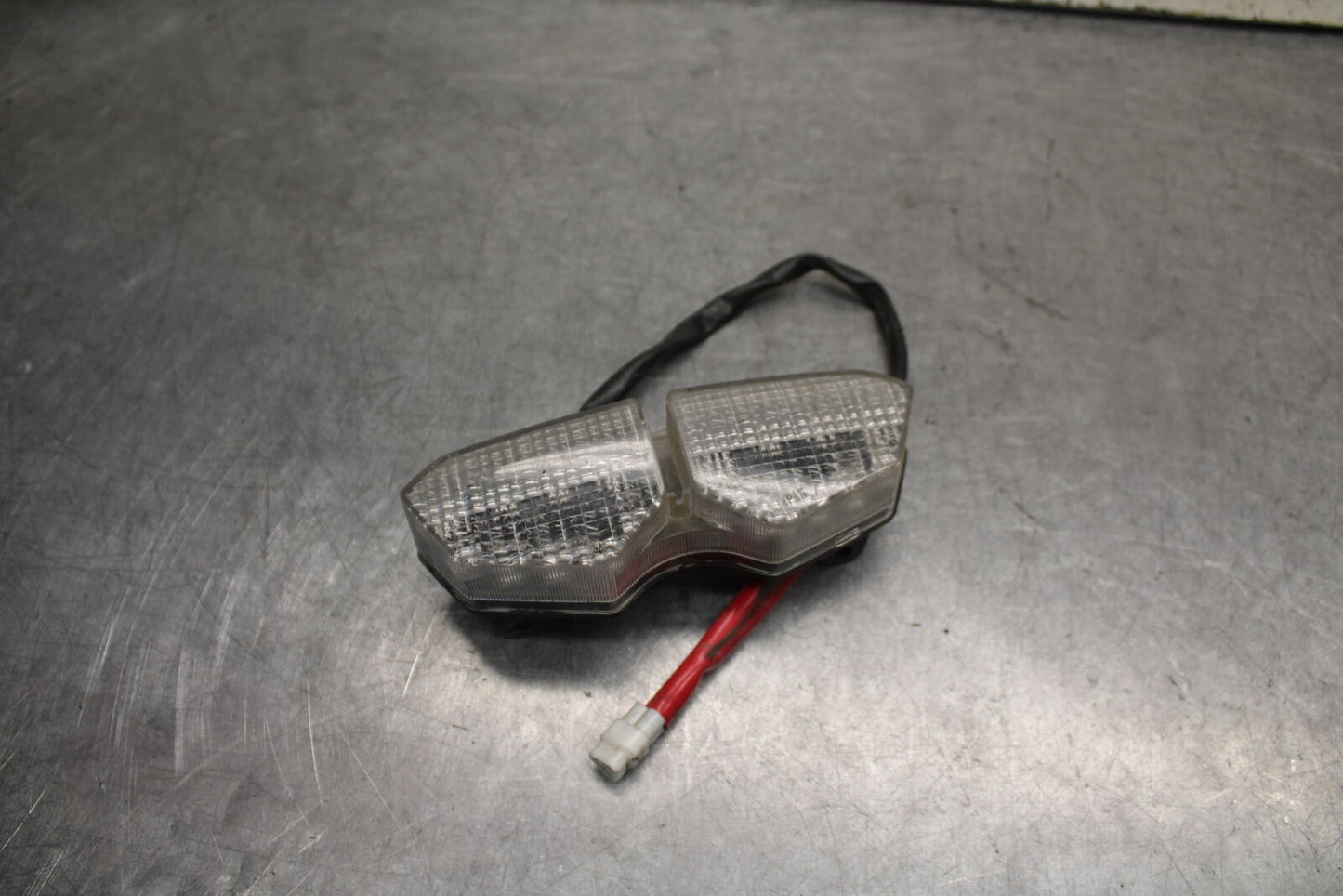 08-09 YAMAHA YZF R6S REAR TAIL TAILLIGHT BACK BRAKE LIGHT BB690