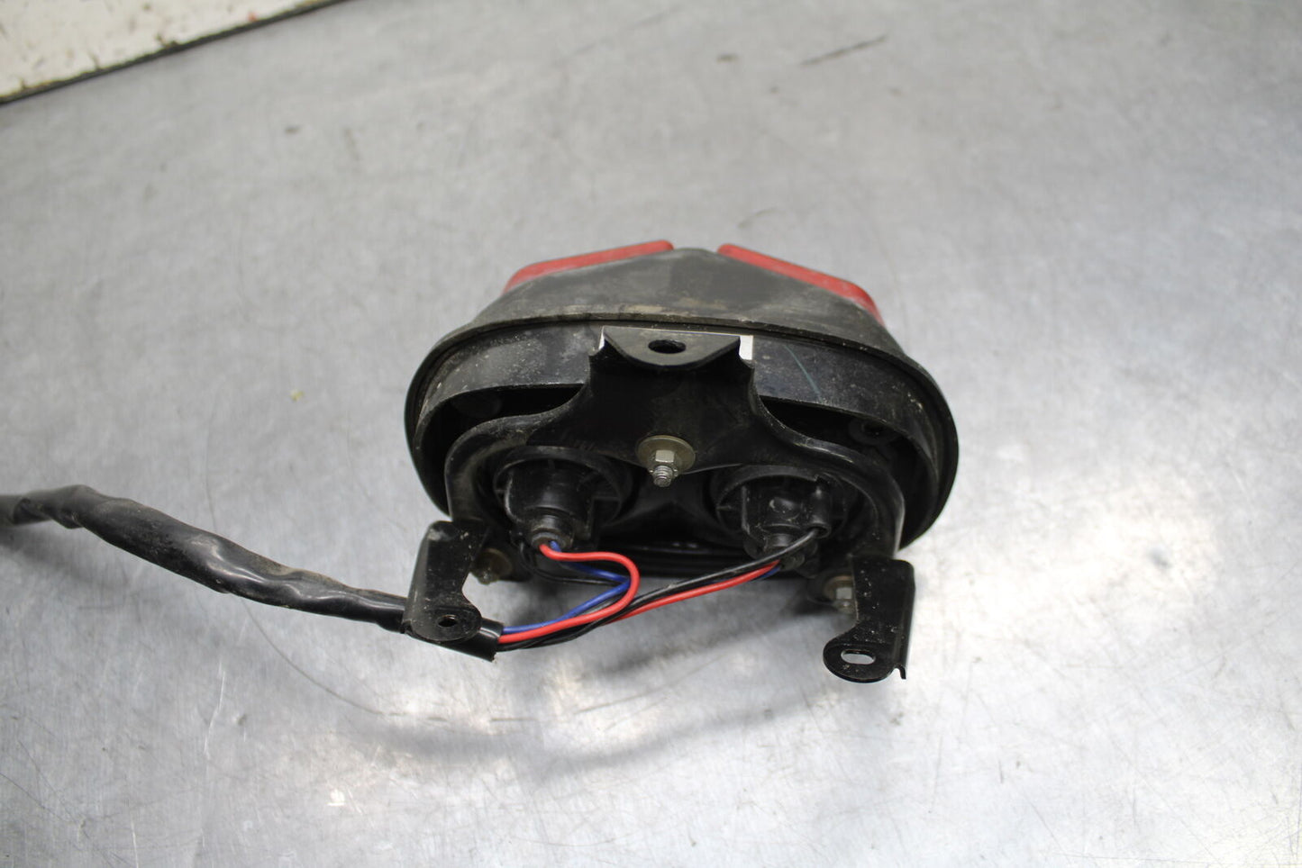 03-04 TRIUMPH DAYTONA 600 REAR TAIL TAILLIGHT BACK BRAKE LIGHT BB745