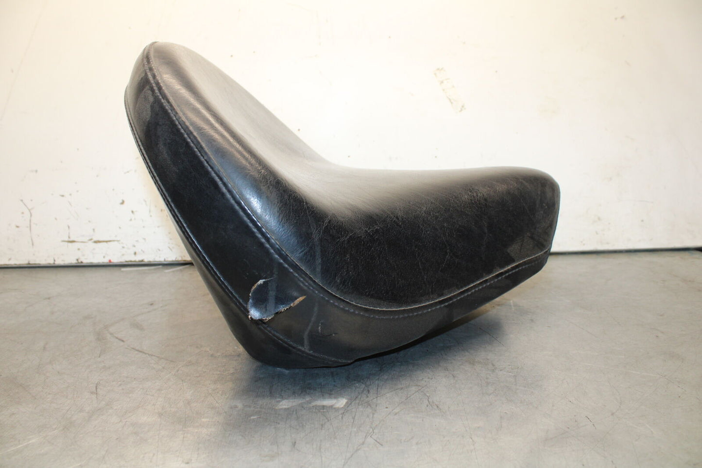 99-00 YAMAHA V STAR 1100 FRONT DRIVERS SEAT BB711