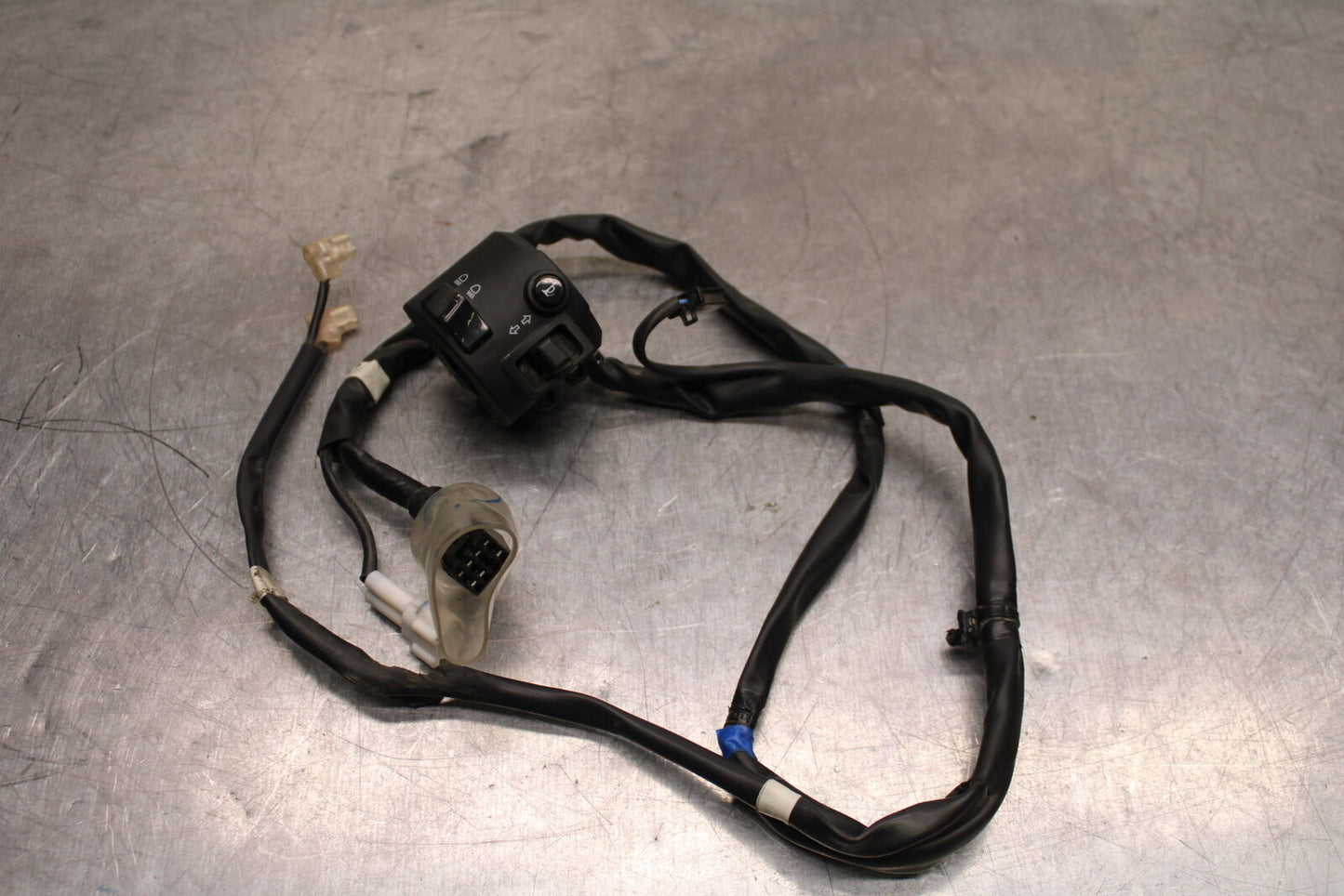 19-24 YAMAHA R3 LEFT CLIP ON HANDLE HORN SIGNALS SWITCH SWITCHES BB736