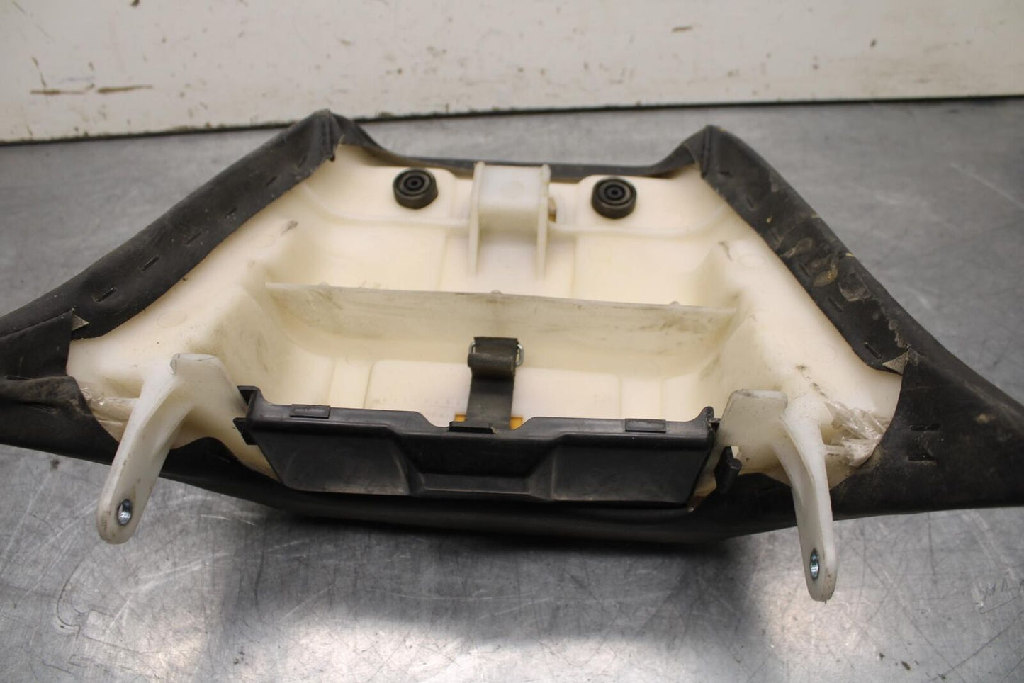 93-07 YAMAHA VMAX 1200 REAR BACK PASSENGER SEAT BB634