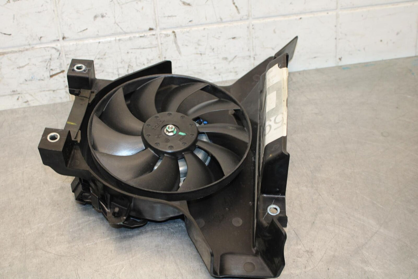 19-22 KAWASAKI Z400 ENGINE RADIATOR COOLING FAN BB70