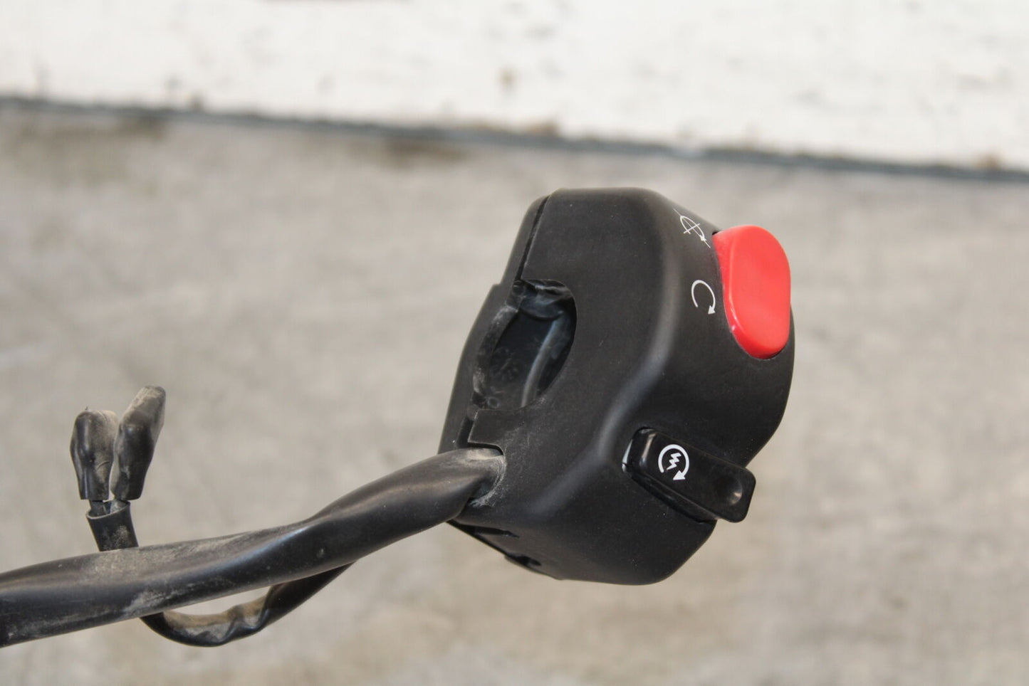 07-08 TRIUMPH DAYTONA 675 RIGHT CLIP ON HANDLE KILL OFF START SWITCHES BB685
