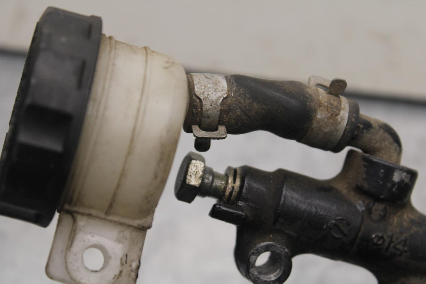 1985 Kawasaki Ninja 900R ZX900A REAR BACK BRAKE MASTER CYLINDER BB84