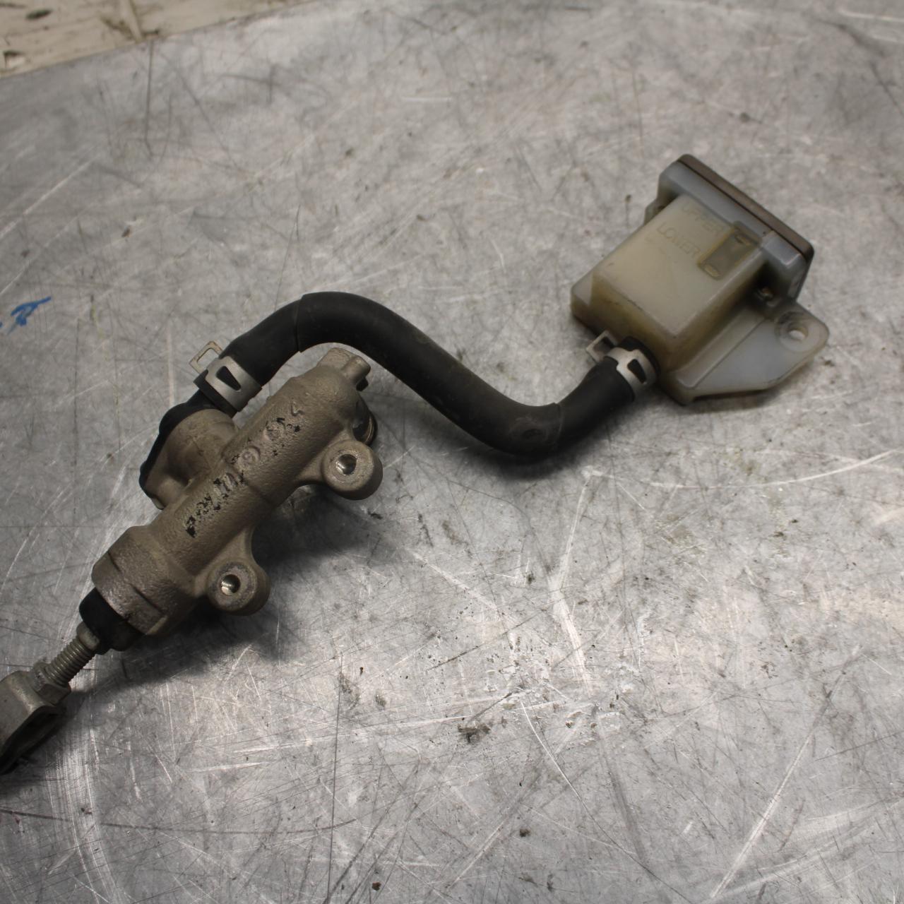 1998 Suzuki TL1000S REAR BACK BRAKE MASTER CYLINDER W RESERVOIR BB508