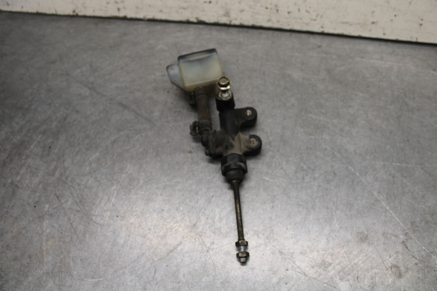 85-86 SUZUKI MADURA 1200 REAR BACK BRAKE MASTER CYLINDER W RESERVOIR BB691