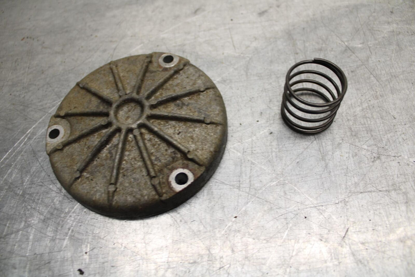 80-81 SUZUKI GS1000G ENGINE OIL FILTER COVER SPRING BB91