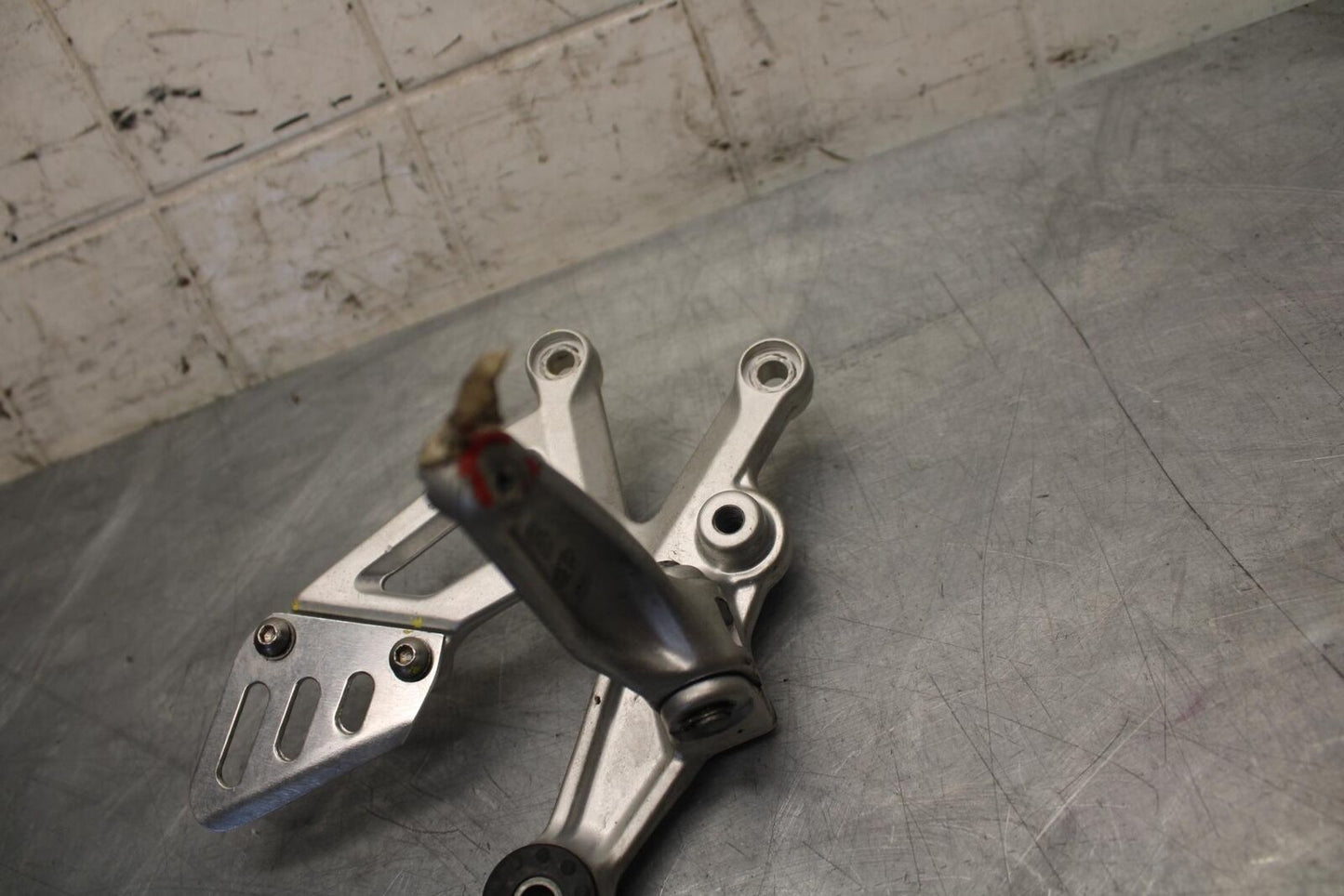 2010 Aprilia RSV1000R RIGHT REARSET REAR SET DRIVER FOOT PEG REST STOP BB513