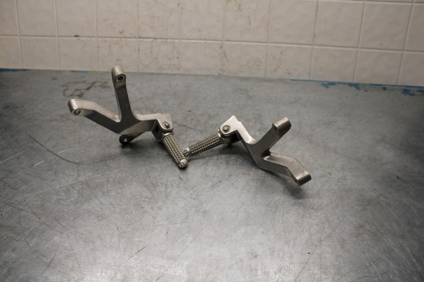 96-07 YAMAHA YZF600R REAR BACK PASSENGER PEG SET PAIR THUNDERCAT BB427