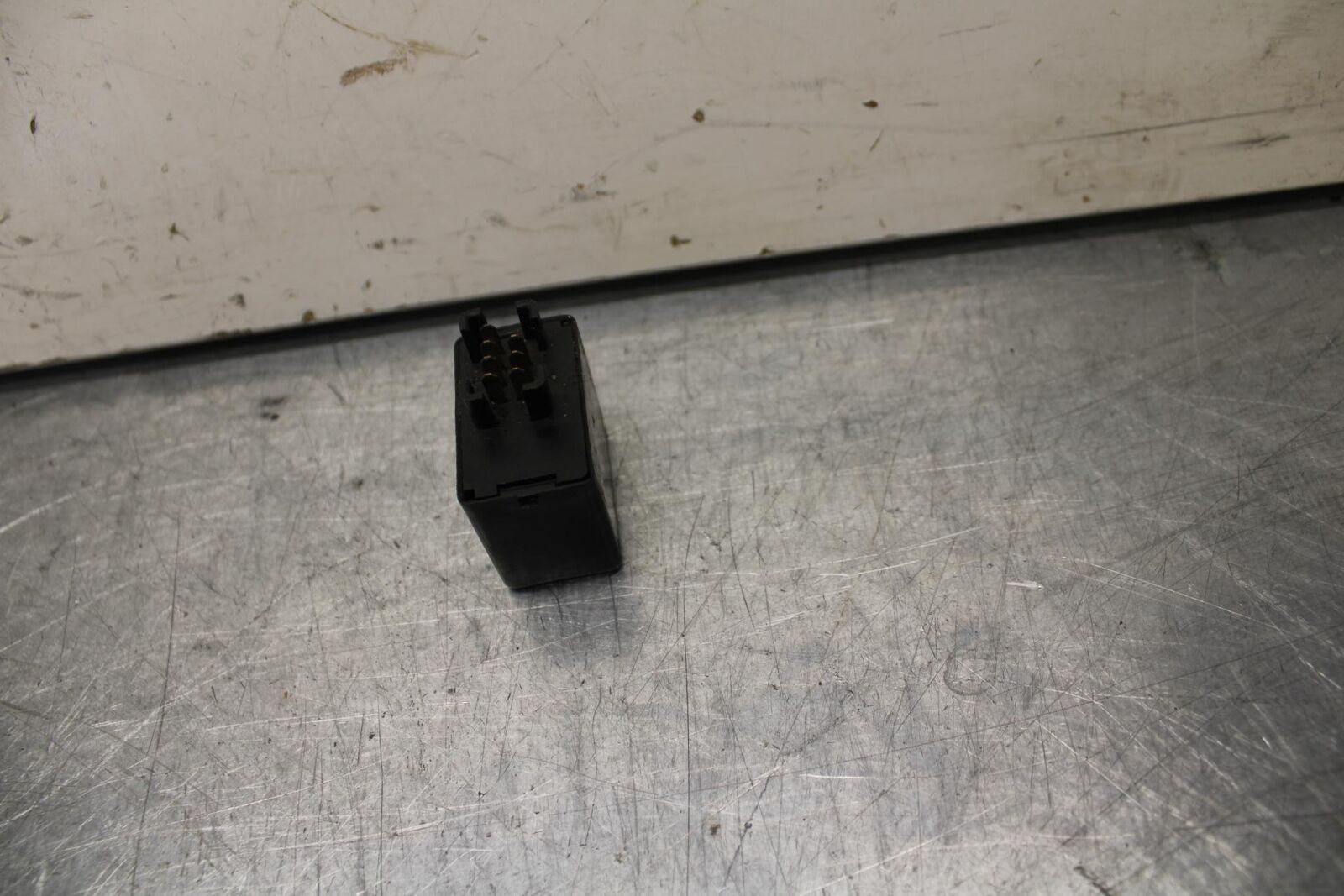 01 SUZUKI GSXR1000 TURN SIGNAL BLINKER RELAY FLASHER SWITCH 38610-03F00 BB100