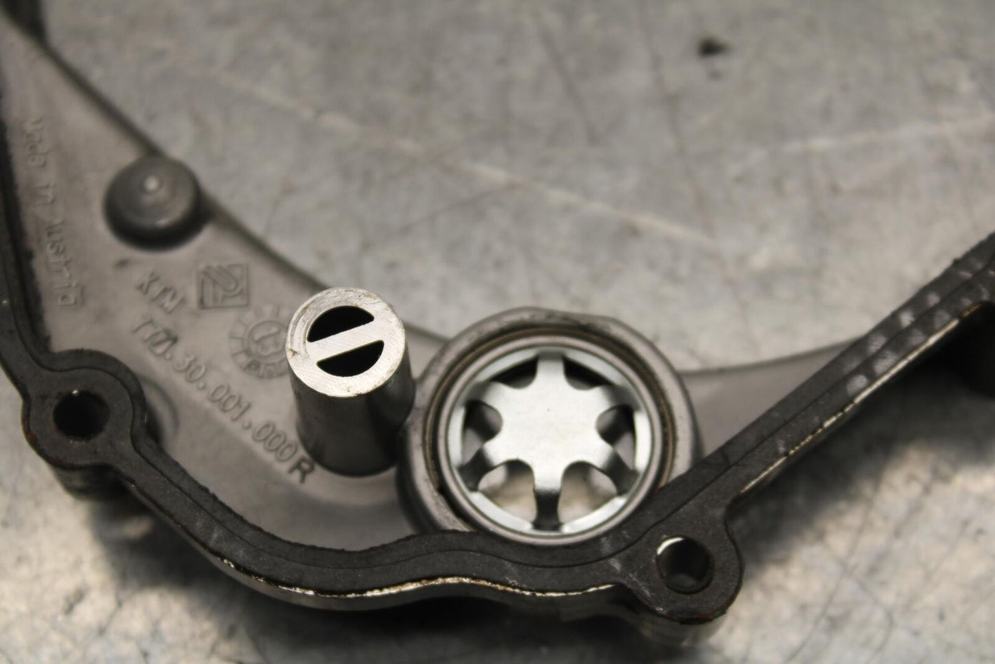 13 KTM 350 SXF ENGINE INNER MOTOR CLUTCH COVER BB104
