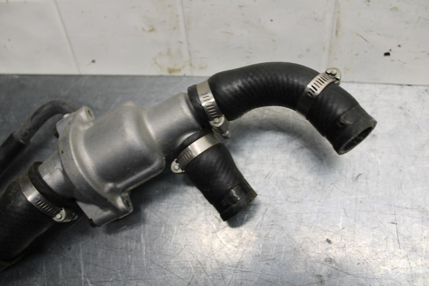 98-99 YAMAHA YZF R1 THERMOSTAT W HOUSING ASSEMBLY 4FM-12410-00-00 BB74