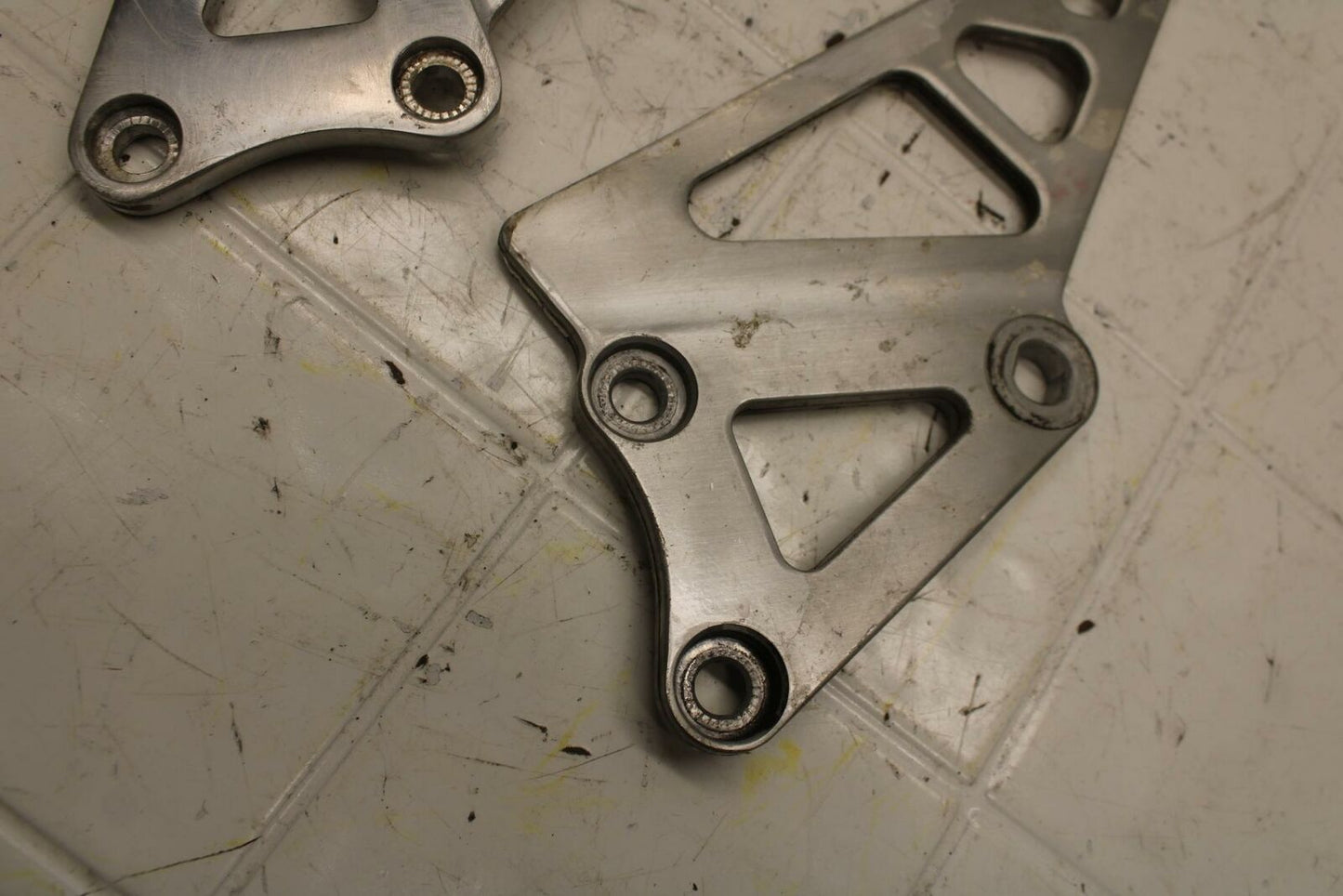 88 SUZUKI GSXR750 LEFT RIGHT REARSET REAR SET DRIVER PEG BRACKETS MOUNTS BB18