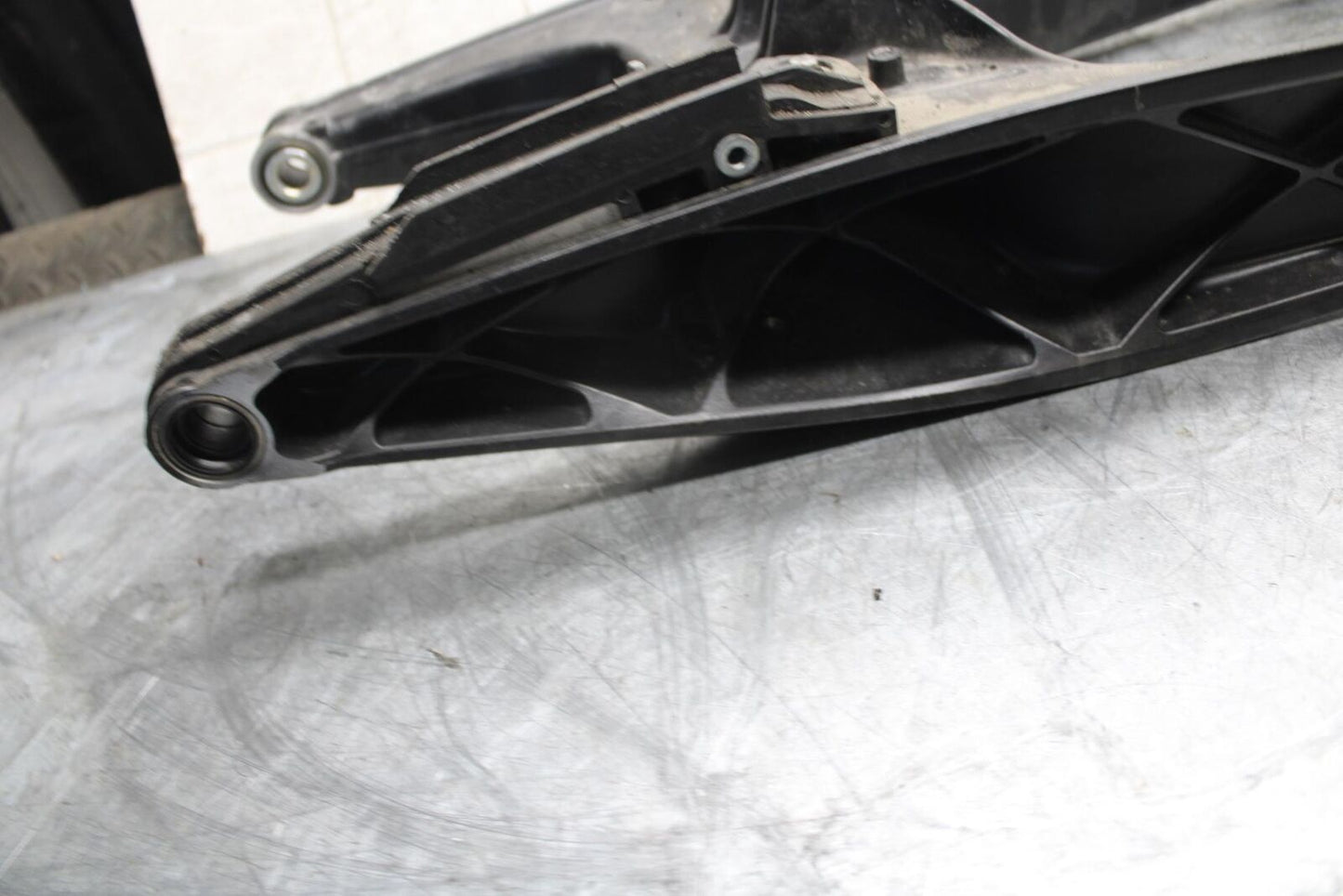 22-23 HUSQVARNA SVARTPILEN 401 REAR SWINGARM BACK SUSPENSION SWING ARM BB541
