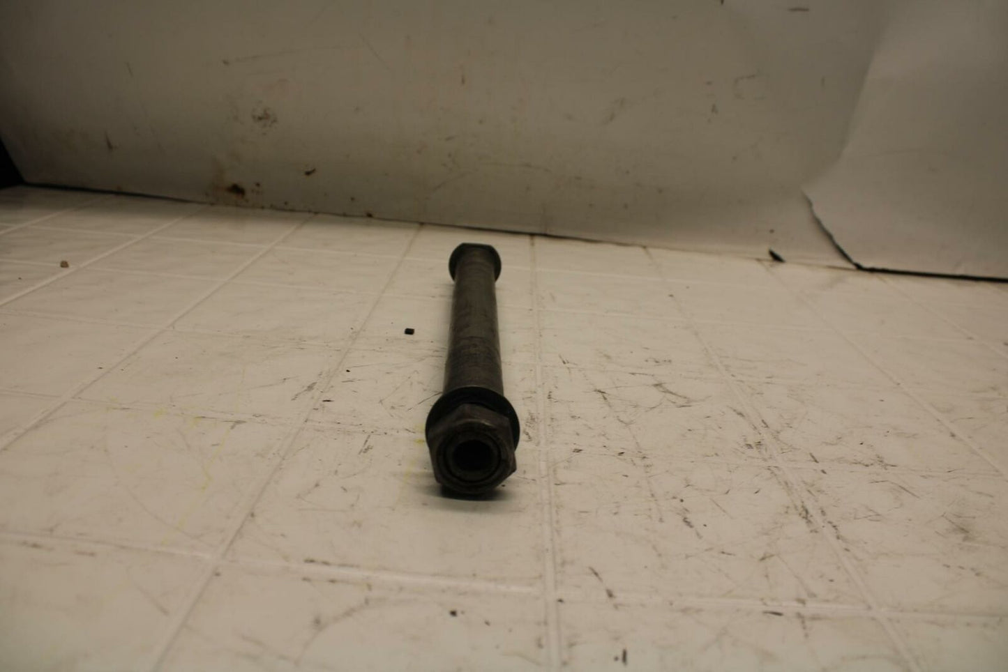 07 YAMAHA YZF R6 REAR AXLE BACK WHEEL RIM PIVOT BOLT AXEL BB284 B