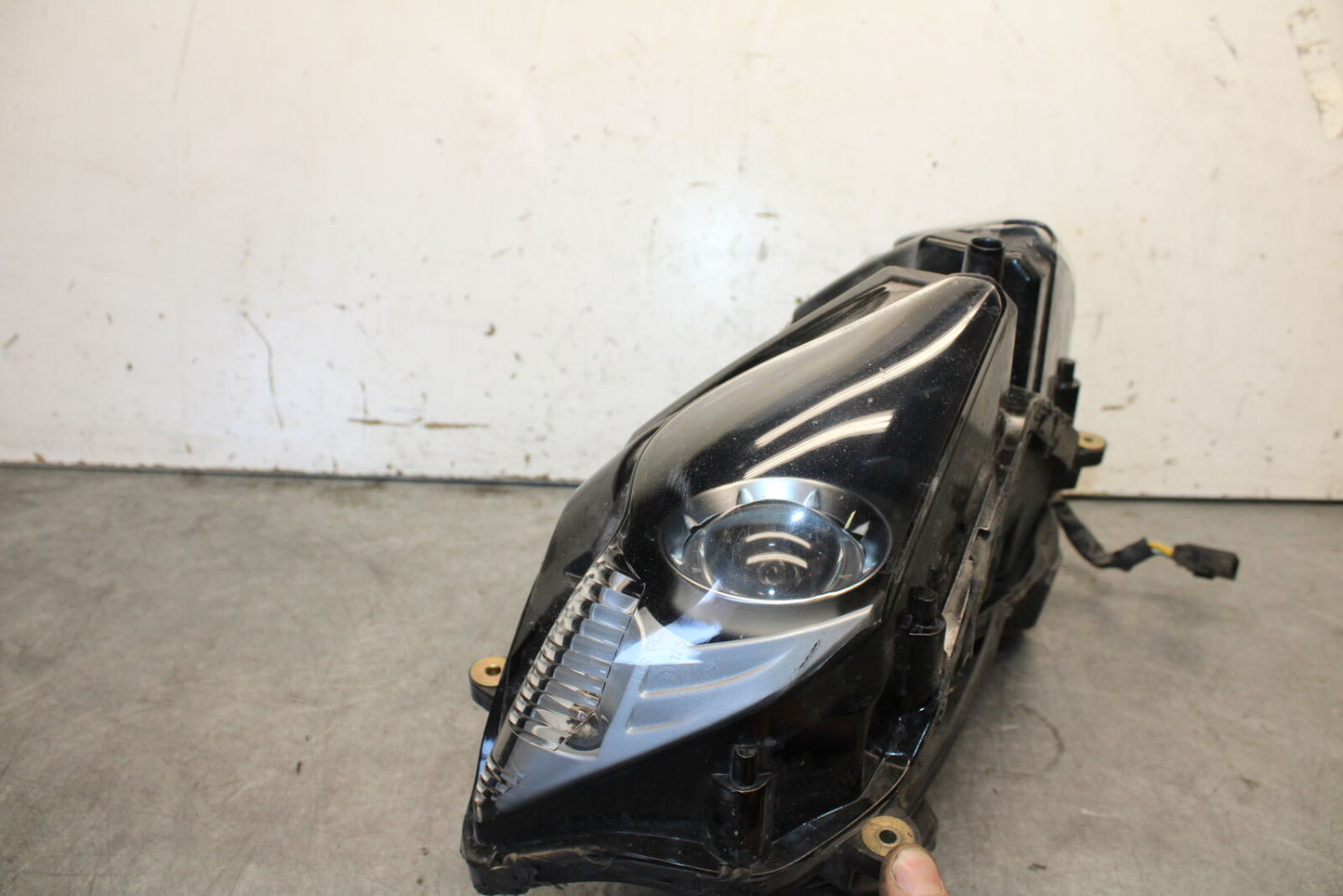 07-08 TRIUMPH DAYTONA 675 FRONT HEADLIGHT HEAD LIGHT LAMP BB685