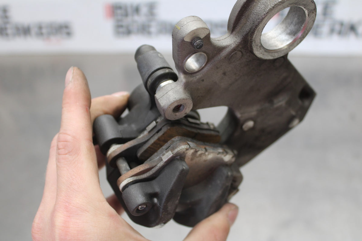 17 YAMAHA YZF R6 REAR BACK BRAKE CALIPER W MOUNT BRACKET BB922