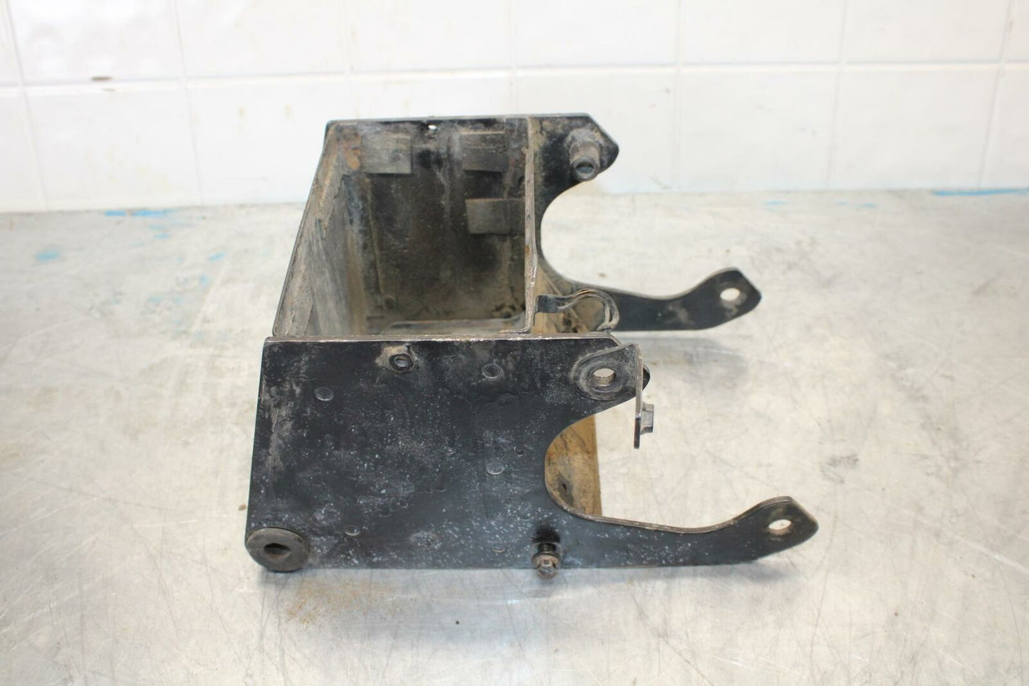 87-03 SUZUKI INTRUDER 1400 VS1400GLP BATTERY TRAY BOX HOLDER BB412