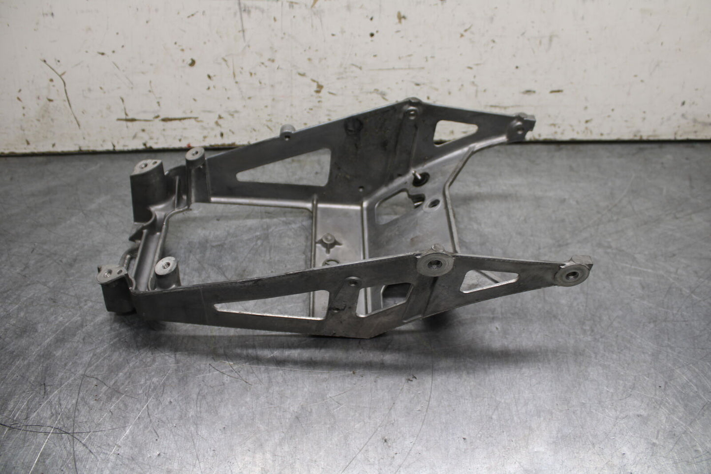 06-07 SUZUKI GSXR 600 REAR BACK TAIL SUBFRAME SUB FRAME BB737