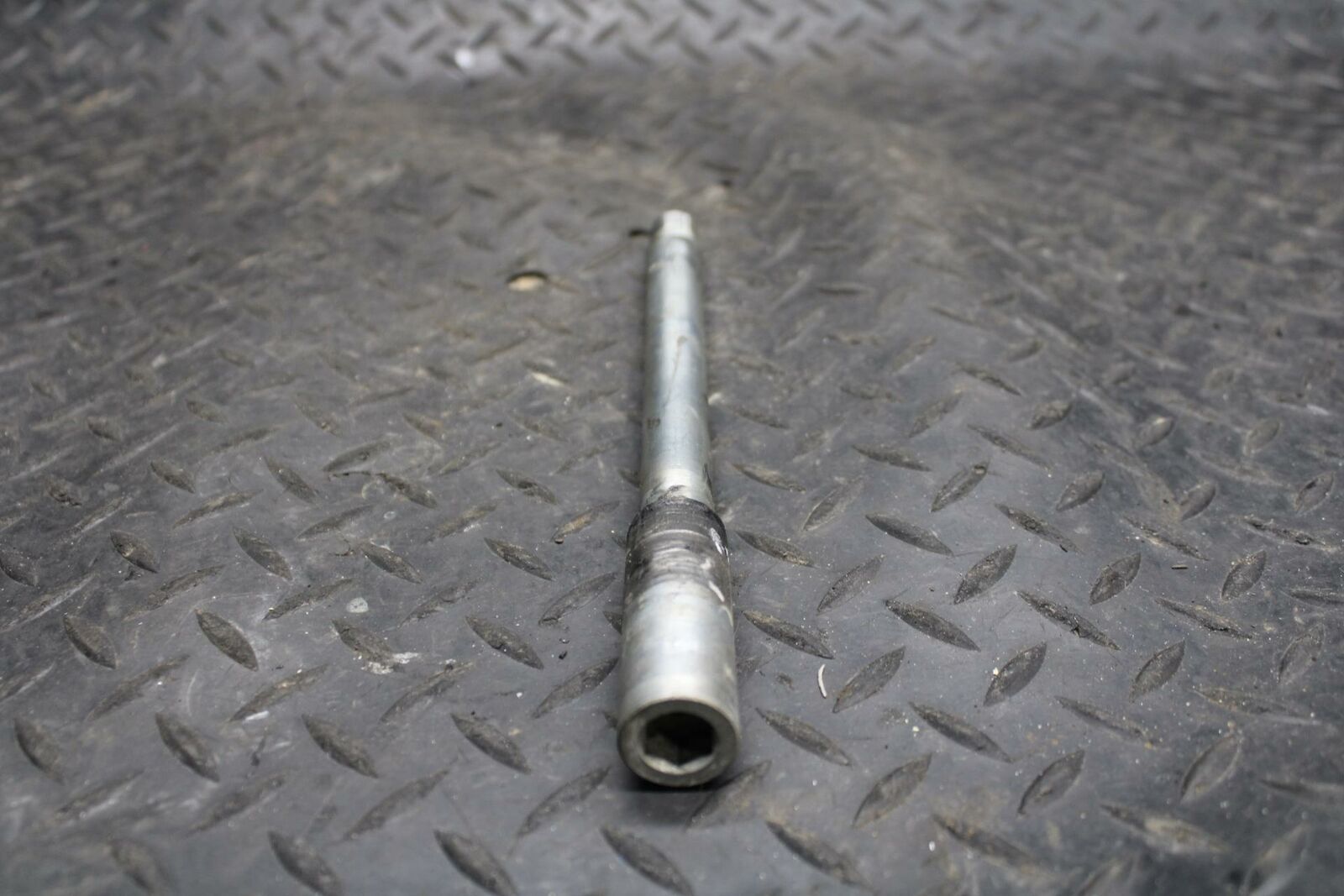 03 SUZUKI SV650S FRONT WHEEL RIM AXLE PIVOT BOLT BB219