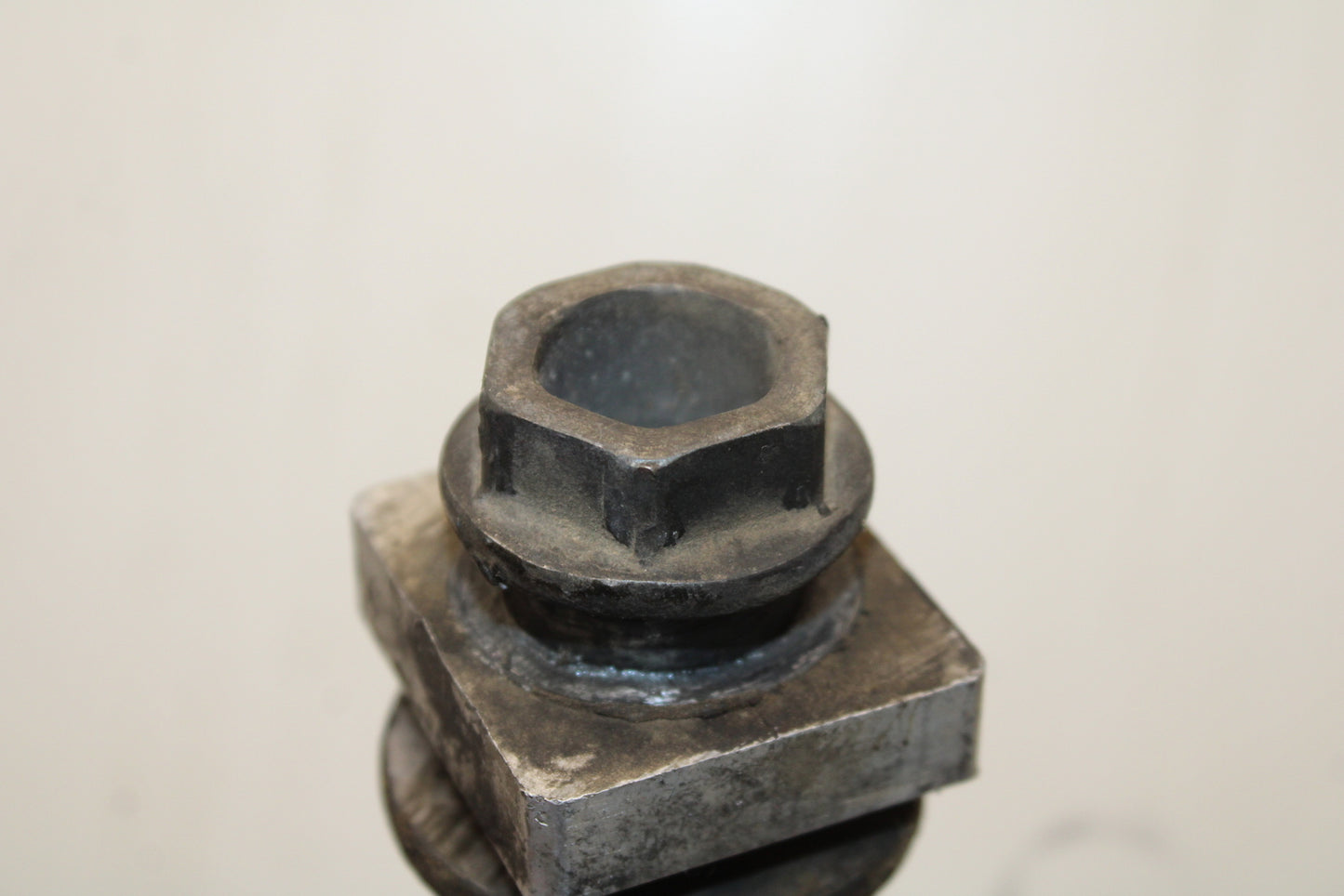 93-94 KAWASAKI NINJA ZX7R REAR AXLE BACK WHEEL RIM PIVOT BOLT AXEL BB122