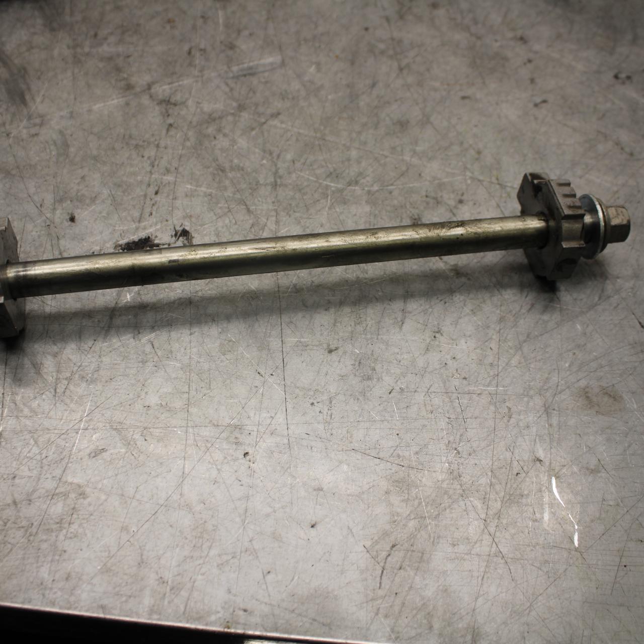 22-23 HUSQVARNA SVARTPILEN 401 REAR AXLE BACK WHEEL RIM PIVOT BOLT AXEL BB541