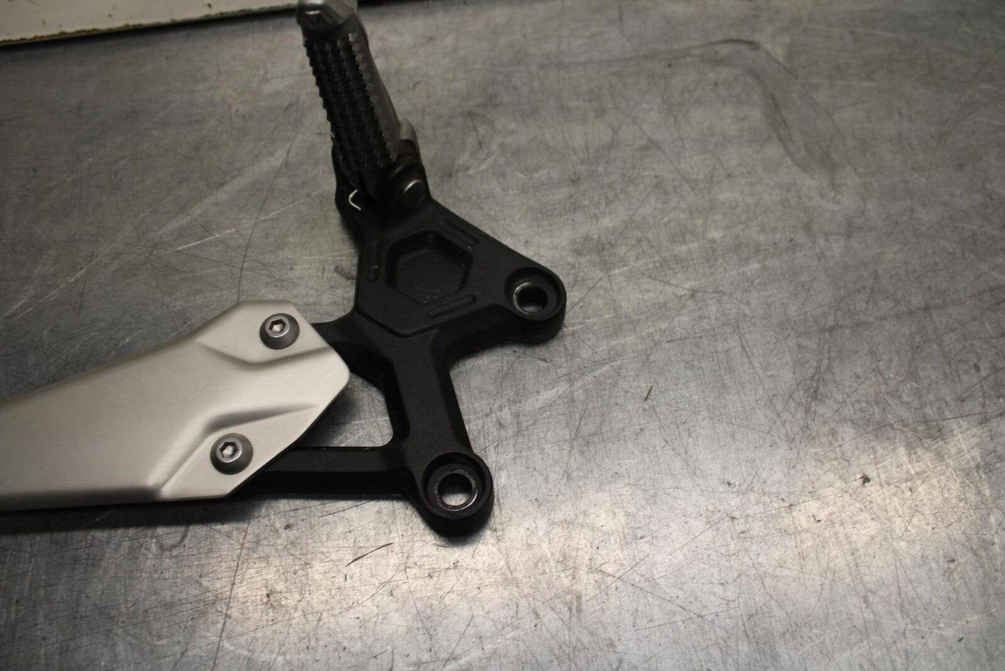 23-24 KAWASAKI ZX4R ZX 4RR ZX 4 RR ZX4 RR LEFT REARSET DRIVER FOOT PEG BB610