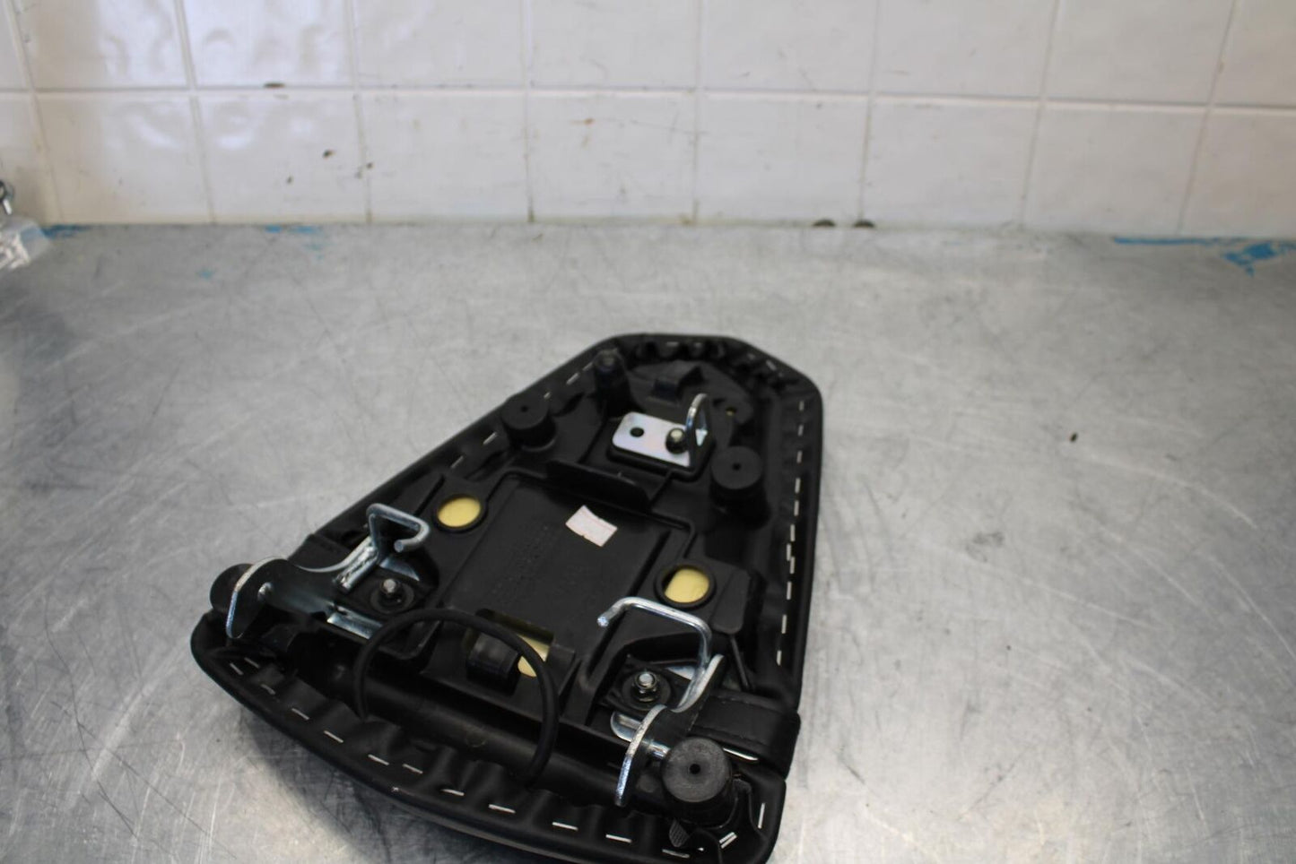 17-18 YAMAHA YZF R3 REAR BACK PASSENGER TANDEM SEAT PAD SADDLE PILLION BB438