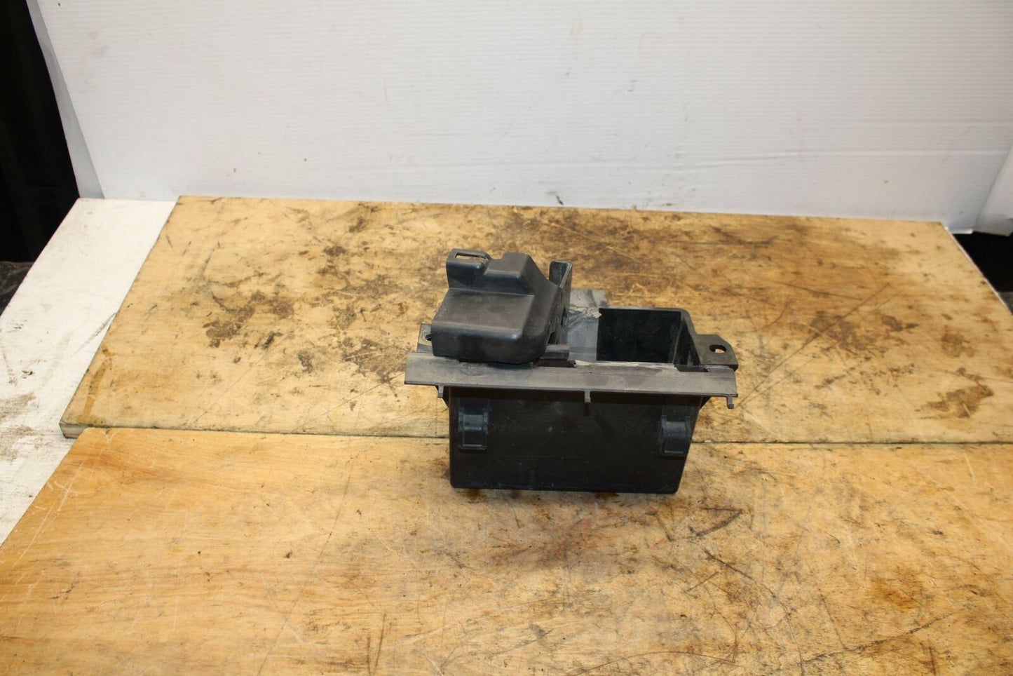 99-03 YAMAHA ROAD STAR XV1600A BATTERY TRAY BOX HOLDER BB344