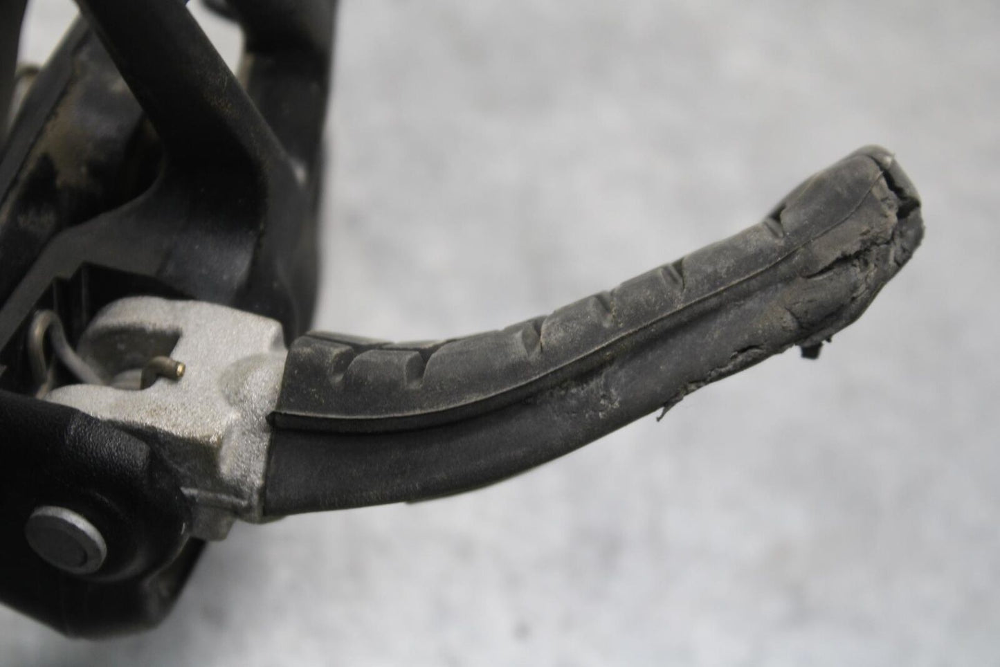 20-24 KTM 890 DUKE R RIGHT REARSET REAR SET DRIVER FOOT PEG REST STOP BB627
