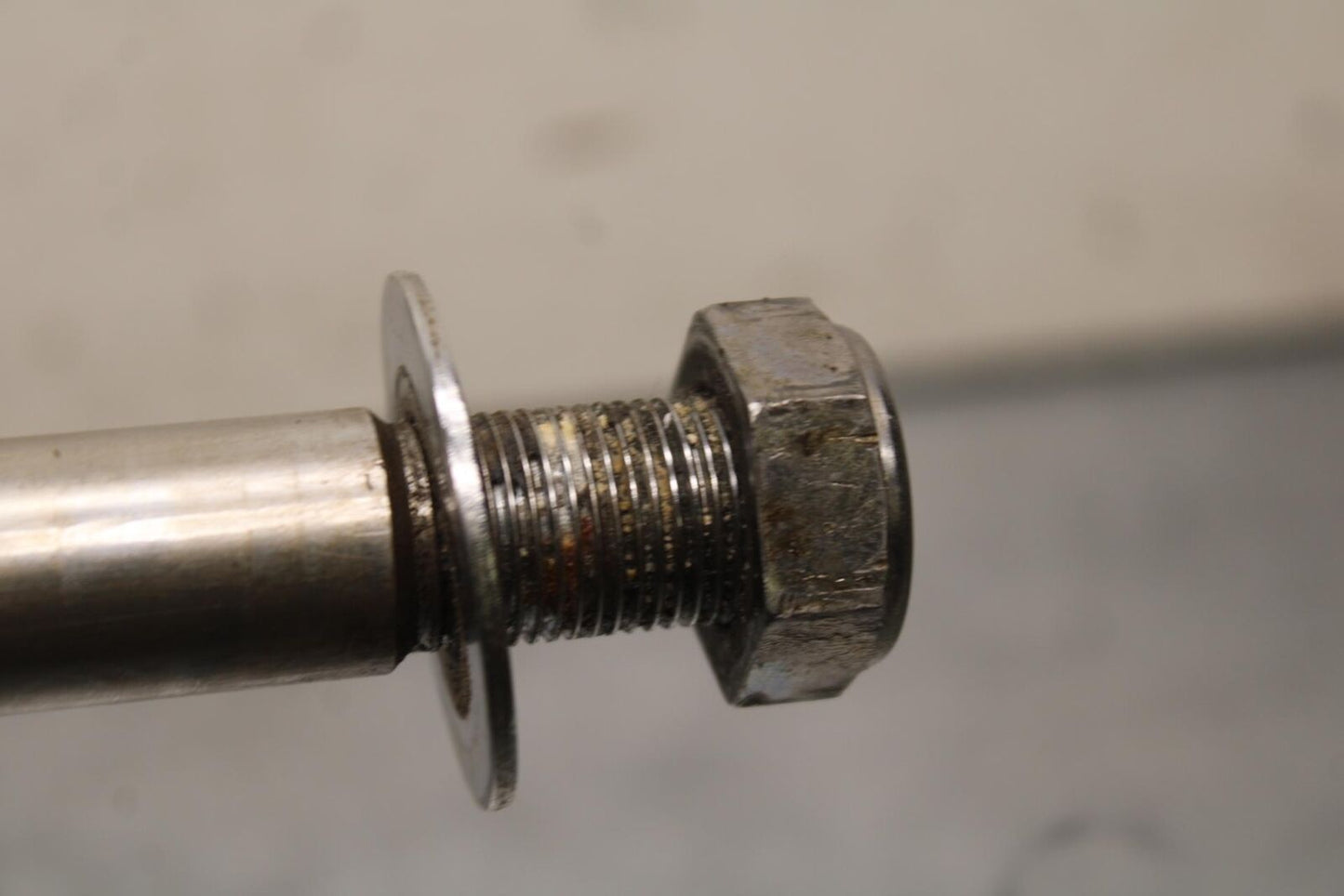 93-07 YAMAHA VMAX 1200 REAR AXLE BACK WHEEL RIM PIVOT BOLT AXEL BB634