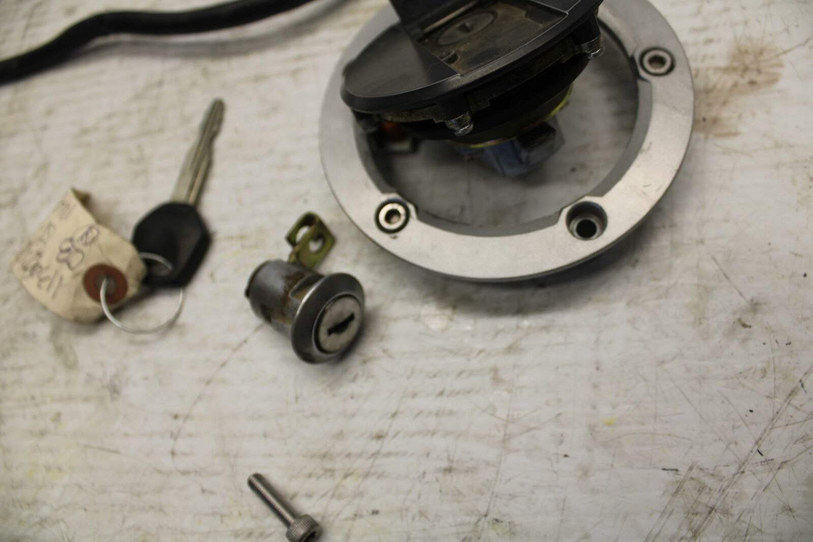 03-05 SUZUKI SV1000 IGNITION LOCK KEY SET W/ GAS CAP AND SEAT LOCK BB296